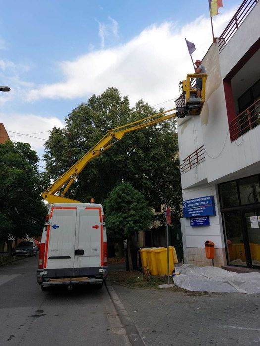 Inchiriem macara 1 tona pentru montare hale metalice, corturi, etc.