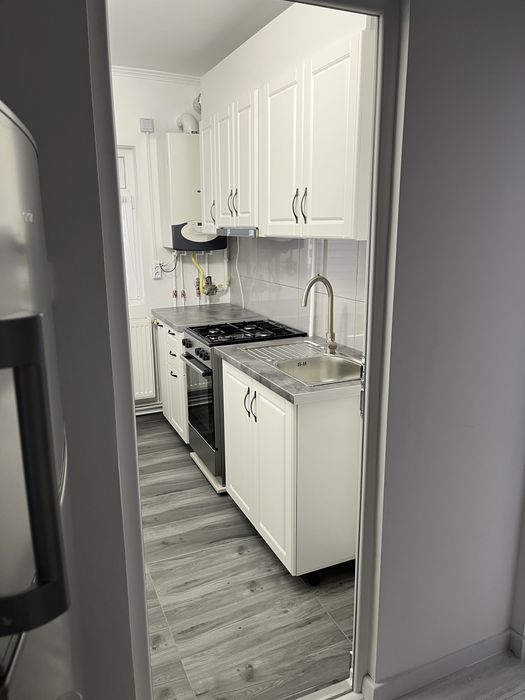 Închiriere apartament 3 camere – totul nou, 450 €/lună.