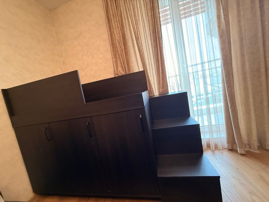 Двуетажно детско легло с вградени гардероби (почти ново)