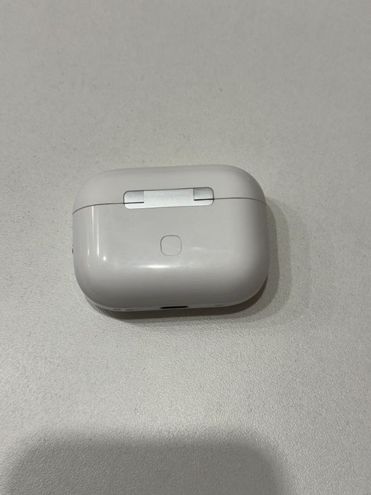 Новые белые наушники