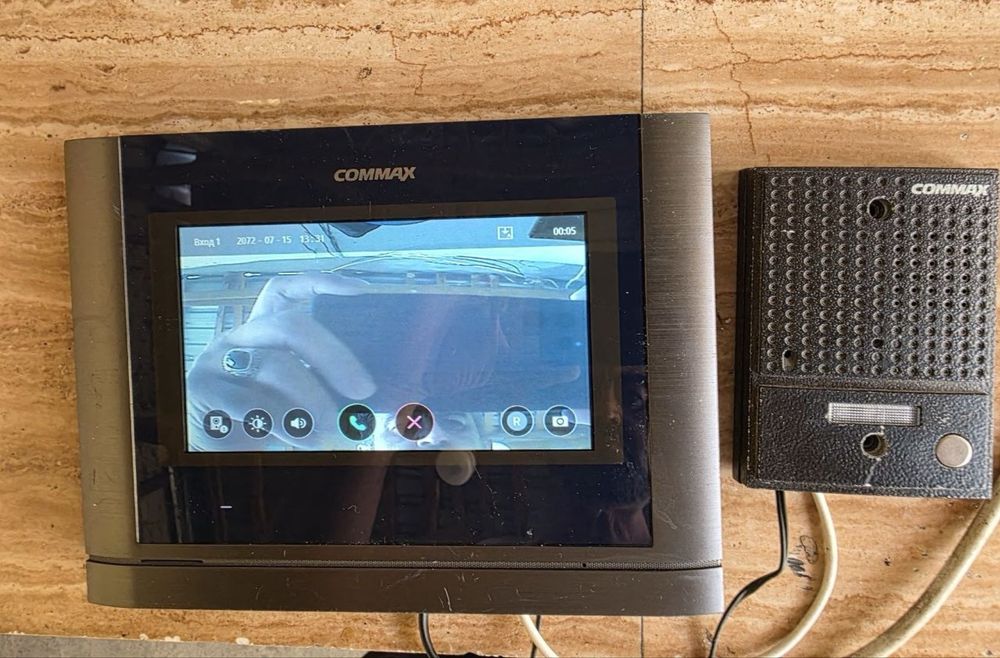 Цветной сенсорный домофон COMMAX