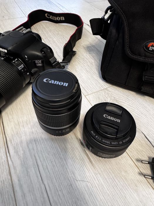 Фотоапарат Canon EOS 550D + 18-55mm + 55-250mm + 50mm f/1.8 + чанта