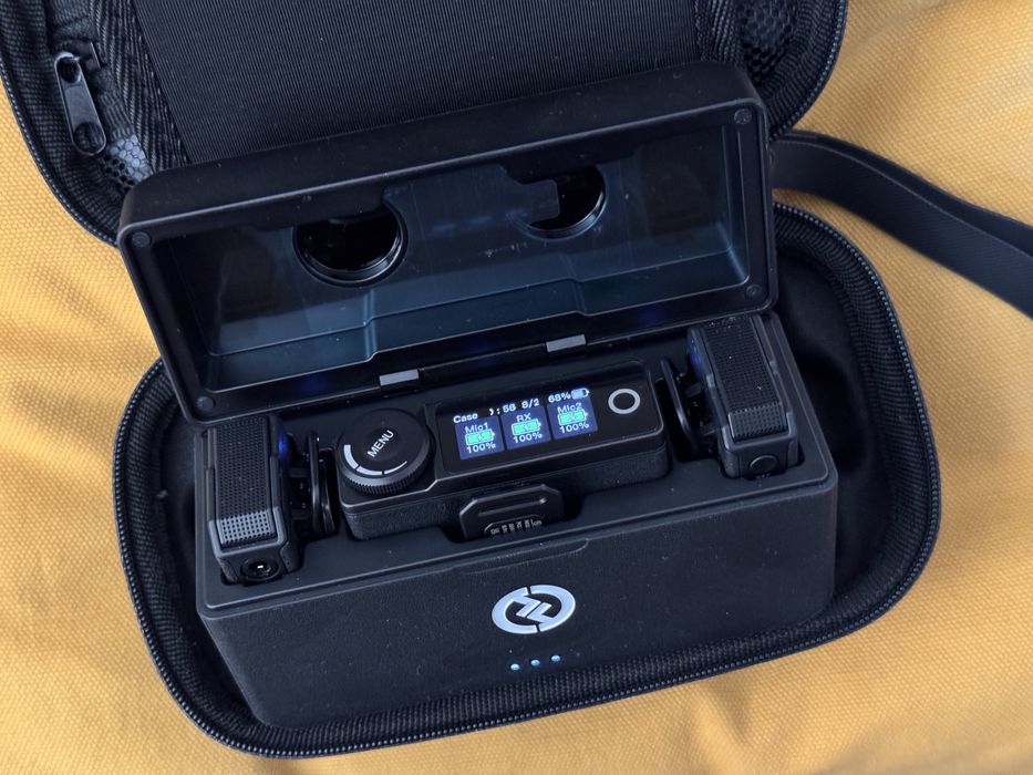 Hollyland Lark Max Duo - 2бр безжични брошки и двуканален приемник