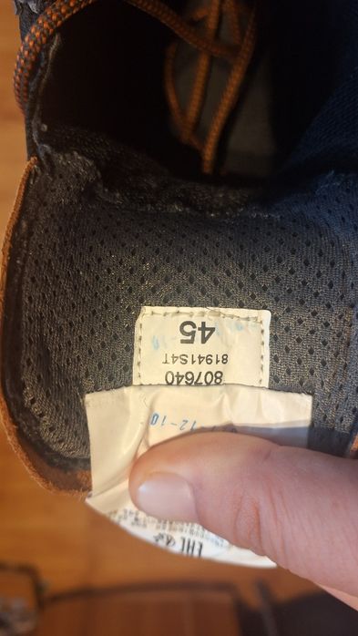 Vand bocanci de iarna