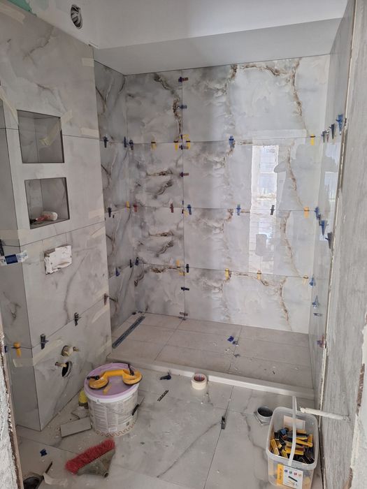 Execut lucrari de amenajari interioare si exterioare