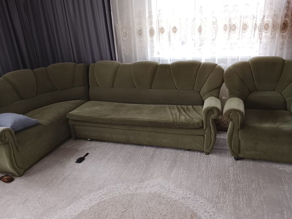 Диван угловой в хорошем состоянии