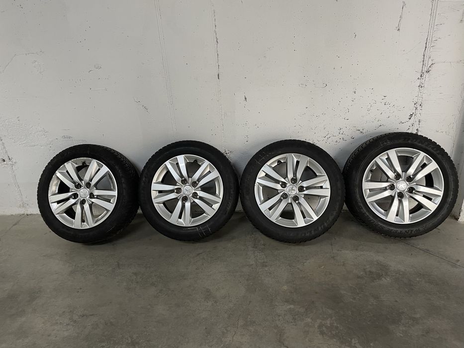 Jante aliaj originale Peugeot 16’ cu cauciucuri iarna Dunlop aproape noi