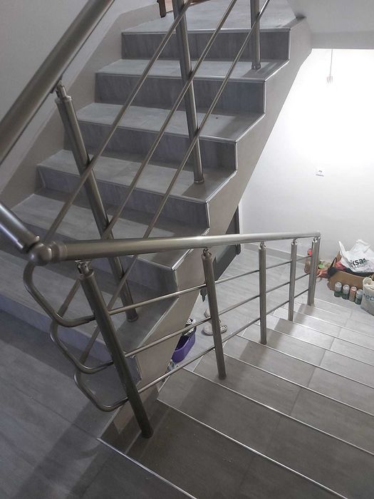 Парапети за стълбища