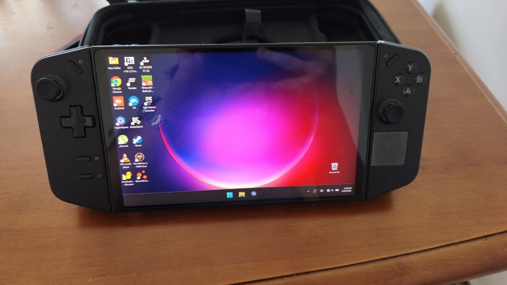 Lenovo Legion Go Z1 Extreme / 16GB / 512GB + аксесоари (Приемам интересни бартери)