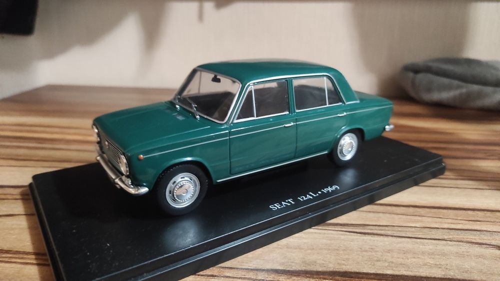 Метален модел Seat 1:24