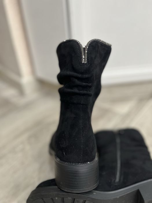 Полусапожки замшевые