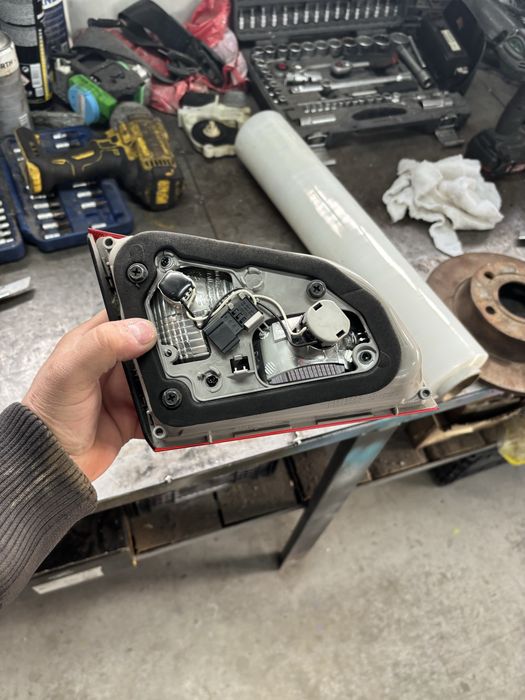 стоп/стопче на багажника на Opel Astra J