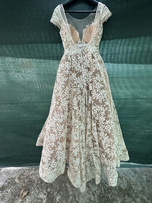 Официална рокля цвят шампанско