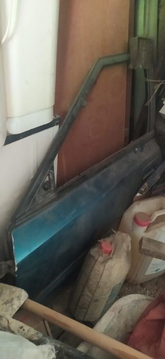 Продам дверь и крыло на Мазда 323ф