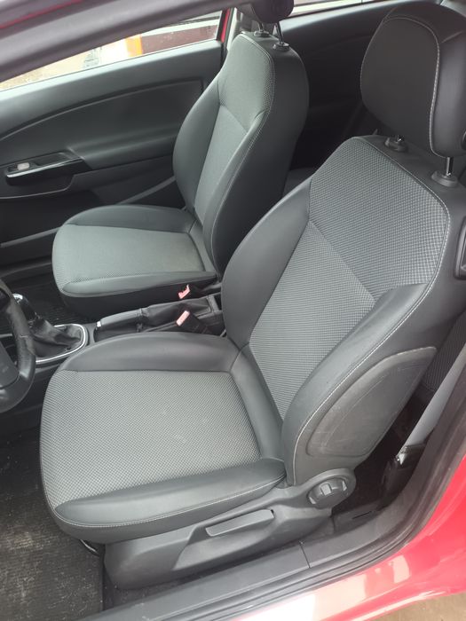 Opel corsa D ,motor 1200 benzina ,an 2009  cu incalzire in volan si sc