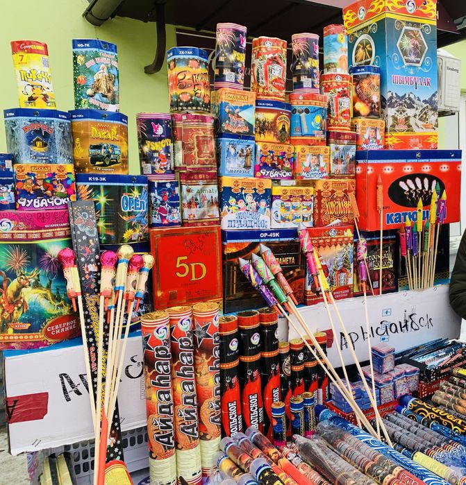 Фейерверки, салюты