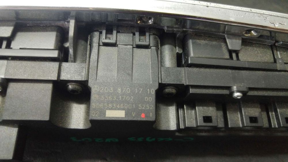 Consola butoane mercedes c class w203 2038701710 33631702
