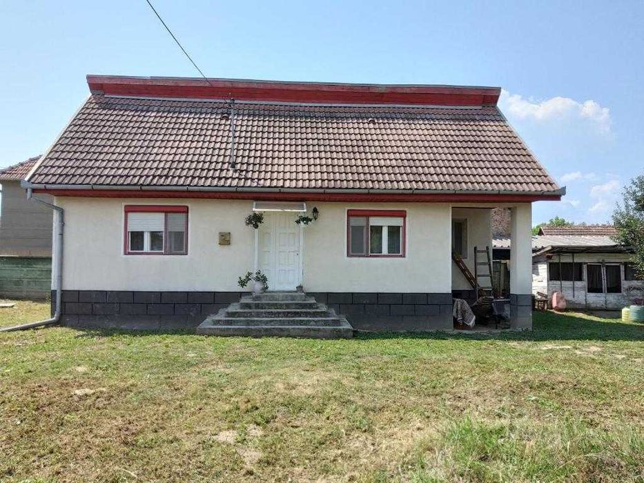 Vând casă în Țara Hațegului.