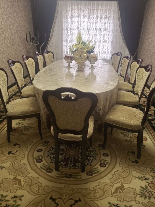 Продаются стол и стулья