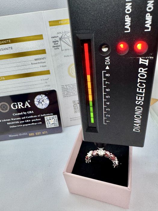 Сребърен пръстен с мойсанит (Диамант) 7.5 карата