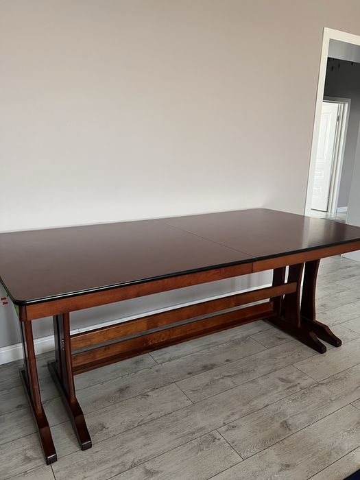 Стол в гостиную