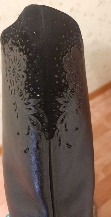 Продам новые сапоги