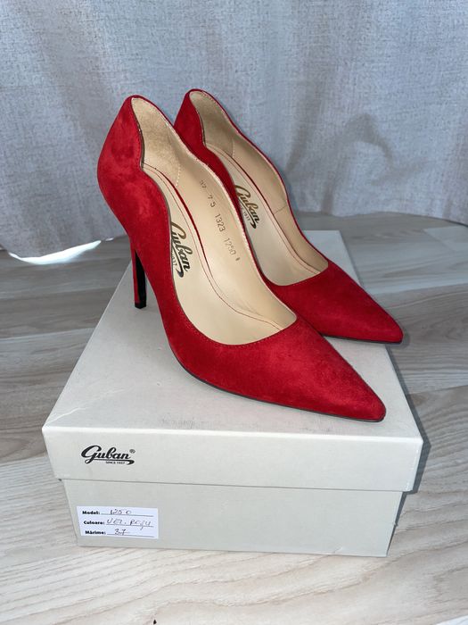 Vând pantofi stiletto , din piele, de la Guban . Sunt noi, nepurtati .
