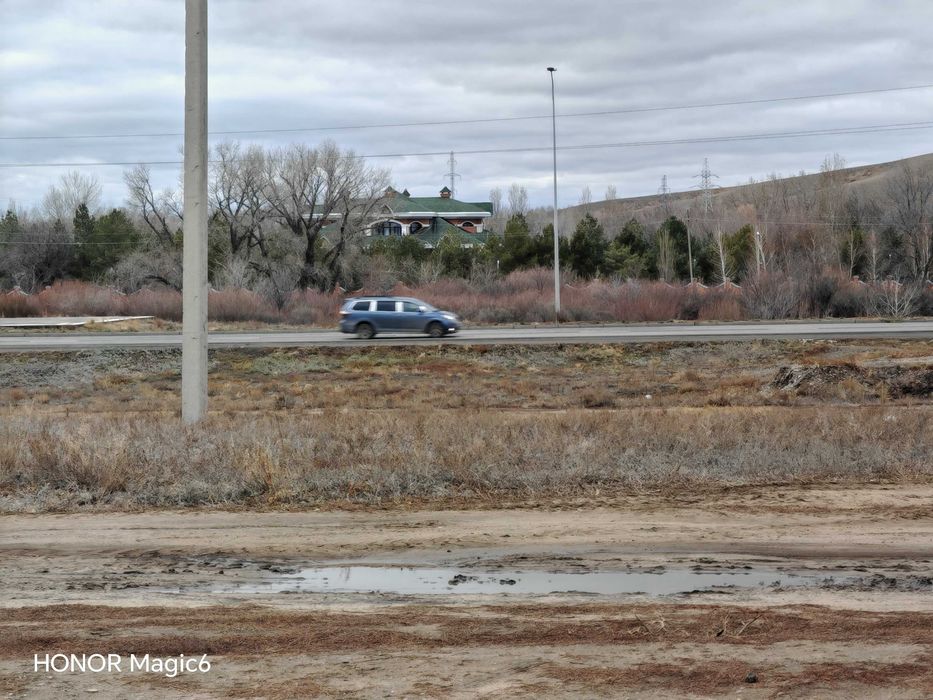 Мини дом в черновом варианте. Возле трассы. Возле речки.