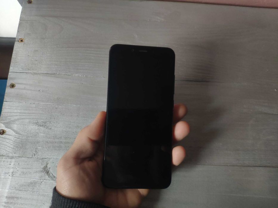 Продавам Xiaomi Mi A2 4/64GB