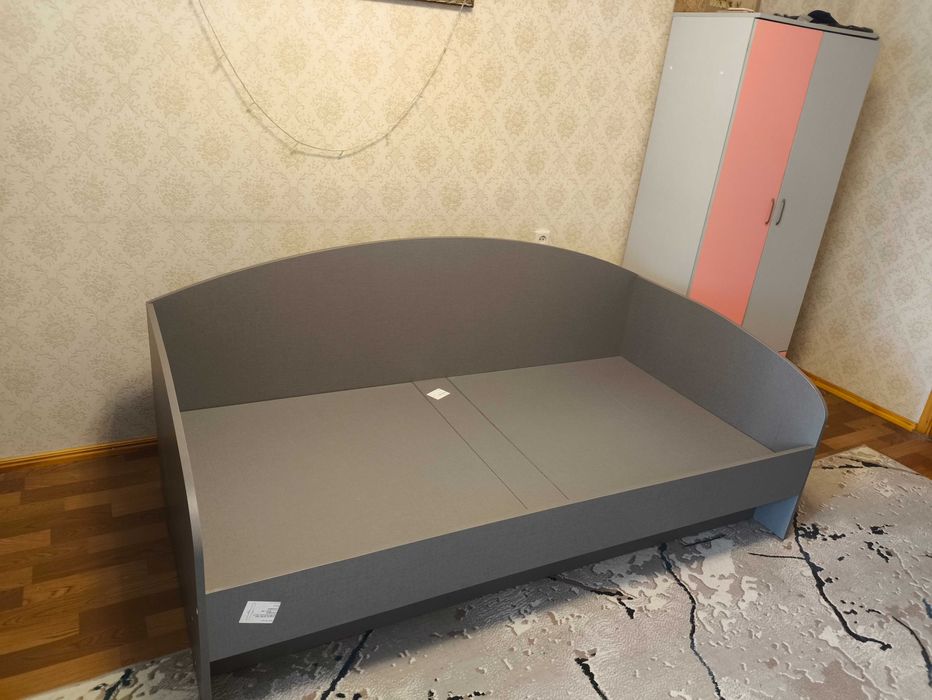 Кровать детская, с учётом матраса.