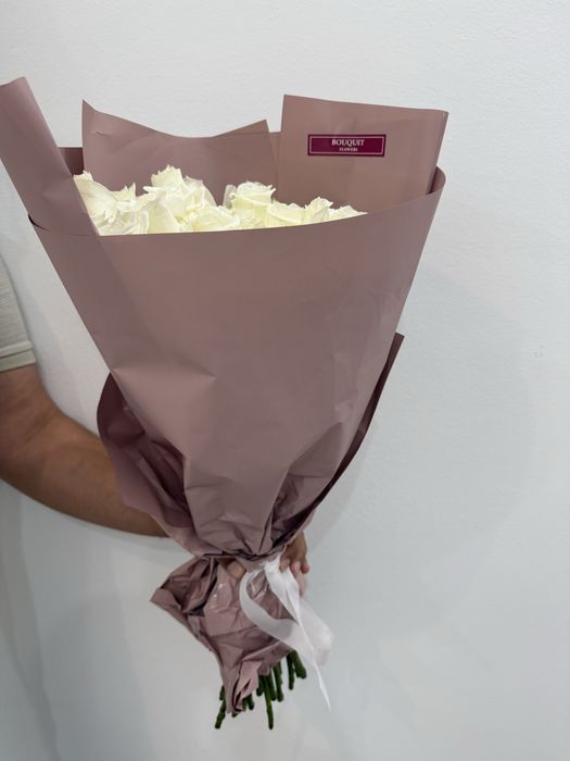 Белые розы 25 штук