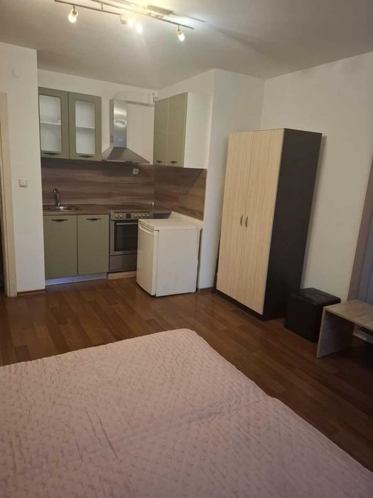 Самостоятелен апартамент за нощувки до Новотела