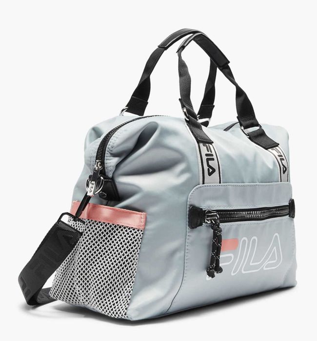 Продавам страхотна спортна дамска чанта / малък сак FILA.