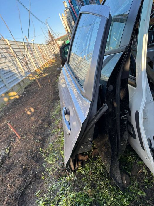 Usa dreapta/stanga spate Nissan Qashiqai an 2012