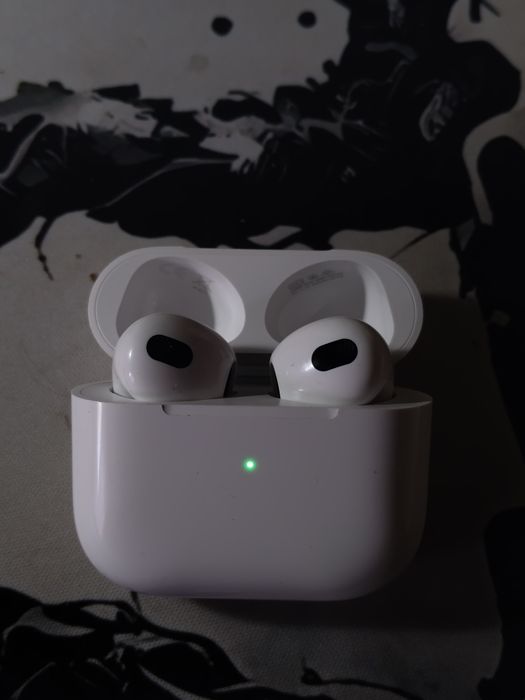 AirPods 3 новые + в подарок хороший паурбанк