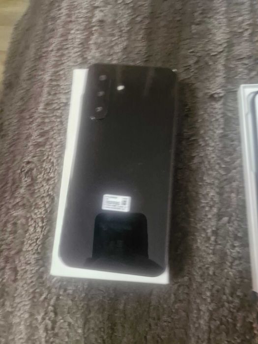 Продавам телефон нов Самсунг А 37 -128GB
