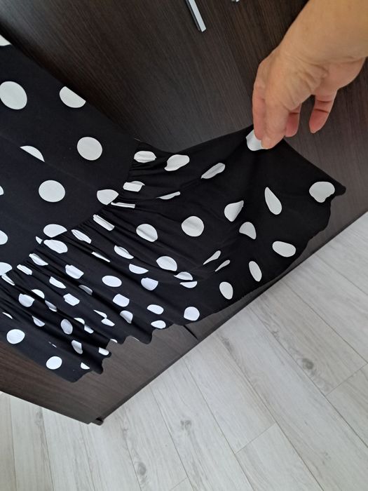 Rochie nouă cu buline.  lungime 140. Bust 57
