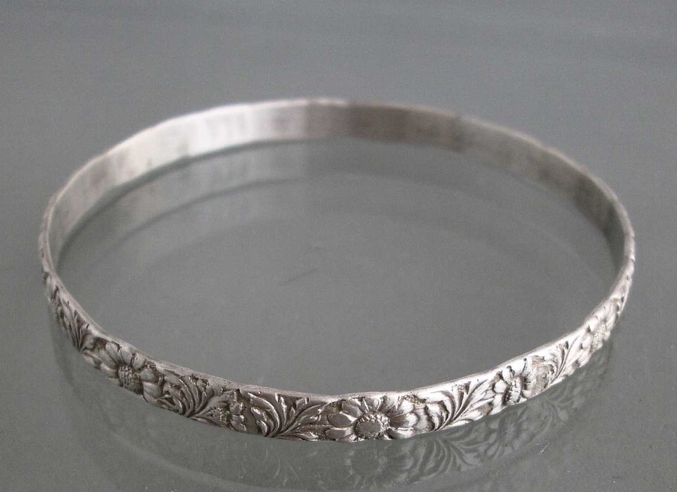 Дамска твърда гривна сребро