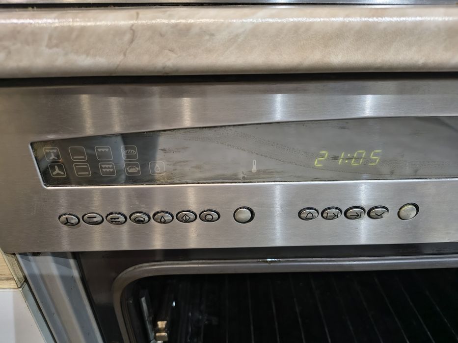 Фурна с котлони за вграждане