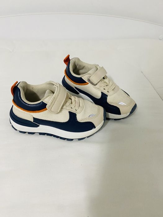 Adidasi bej Sinsay merimea 25