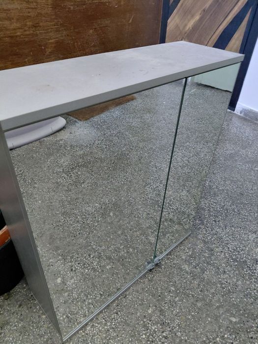 Шкаф за баня. Огледални врати