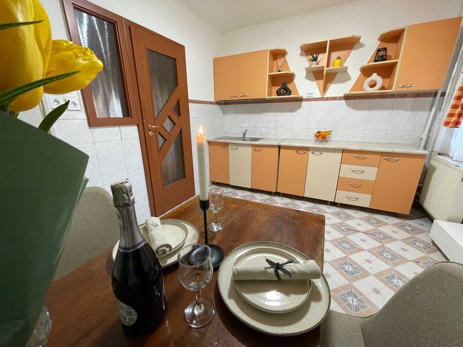 Închiriere apartament 3 camere - atmosferă de vacanță, aproape de centru