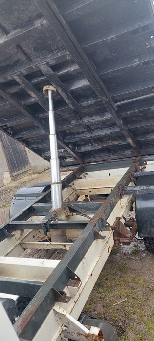 Ford transit basculabil pe 3 părți.