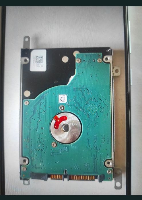 Hard disk HDD  de 320 GB (si ca memorie externa)
Se poate folosi simpl