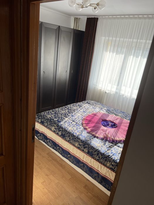 Vând apartament 4 camere 2 bai cartierul Noua