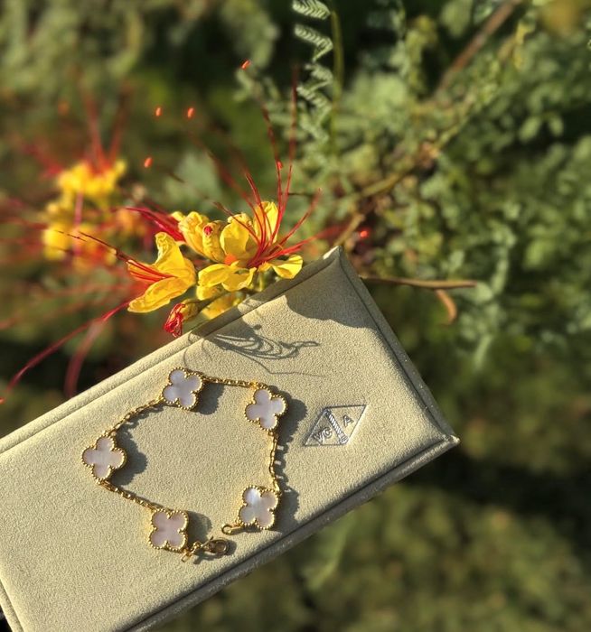 Гривна Van Cleef & Arpels