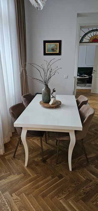 Masa din lemn cu scaune