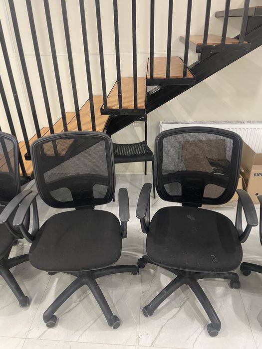 Офисные кресла 5 штук