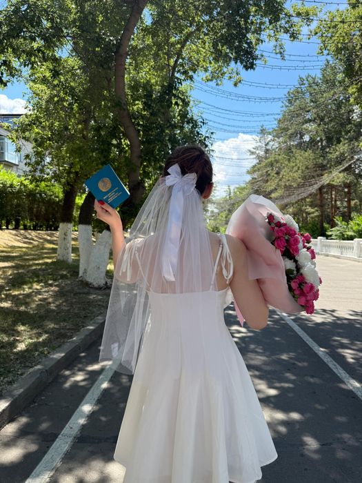 Белое платье , не просвечивает