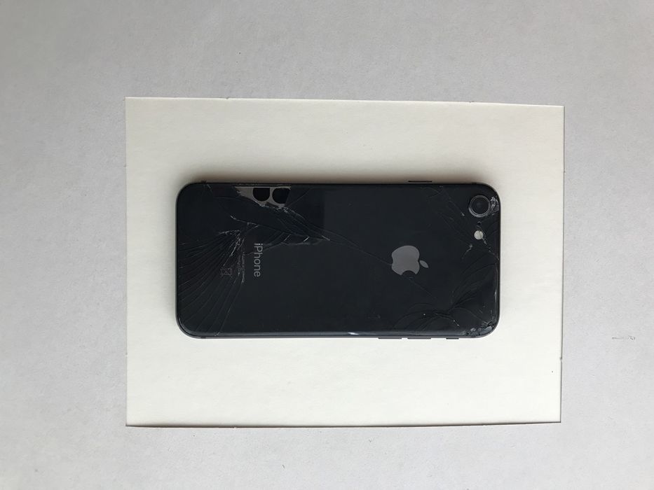 Iphon 8  baterie 77% pret  250lei